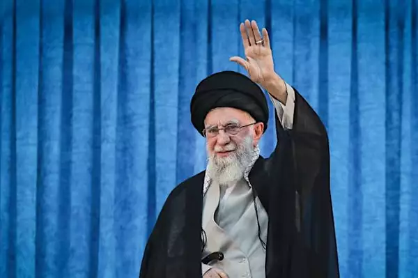 Khamenei alla prova, il regime traballa tra le bombe - Notizie - Ansa.it