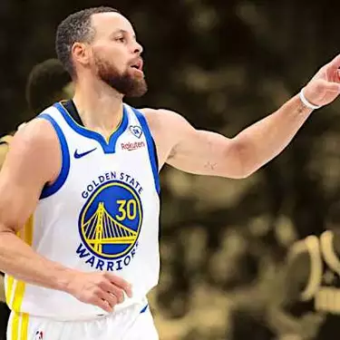 Former Warriors GM Bob Myers shares what makes Stephen Curry a genius leader: 