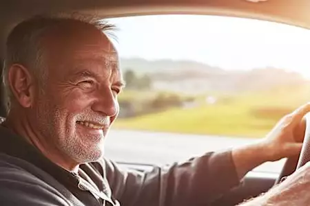 בני 60 ומעלה? מגיע לכם החזר ענק על ביטוח הרכב!