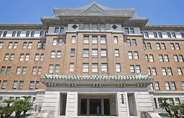 保育士が複数の園児にキスか　園など再就職施設に情報伝えず