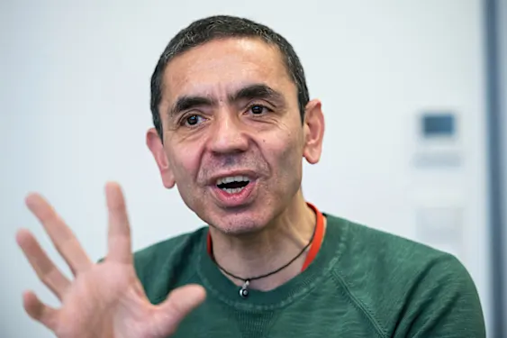 Επιστήμονας πίσω από το εμβόλιο COVID-19 της Pfizer κάνει τολμηρό ισχυρισμό: Μπορεί να σταματήσει την πανδημία Επιστήμονας πίσω από το εμβόλιο COVID-19 της Pfizer κάνει τολμηρό ισχυρισμό: Μπορεί να σταματήσει την πανδημία