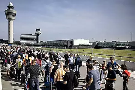 Schiphol chaos: Passengers slam ‘disgraceful’ queues