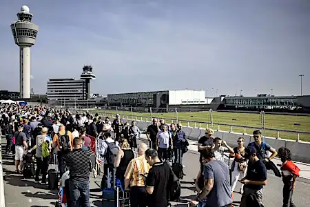 Schiphol chaos: Passengers slam ‘disgraceful’ queues