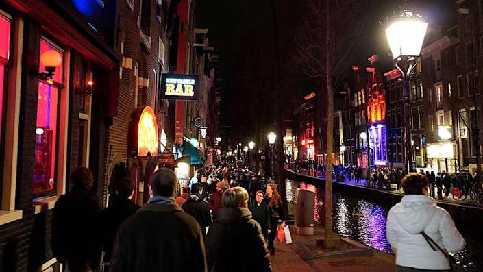 Amsterdam: il quartiere a luci rosse nel mirino - Re: sguardi sulla società - Guarda il documentario completo Amsterdam: il quartiere a luci rosse nel mirino - Re: sguardi sulla società - Guarda il documentario completo