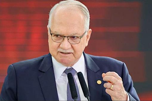 Fachin contraria Moraes e retira de suas mãos caso contra André Mendonça