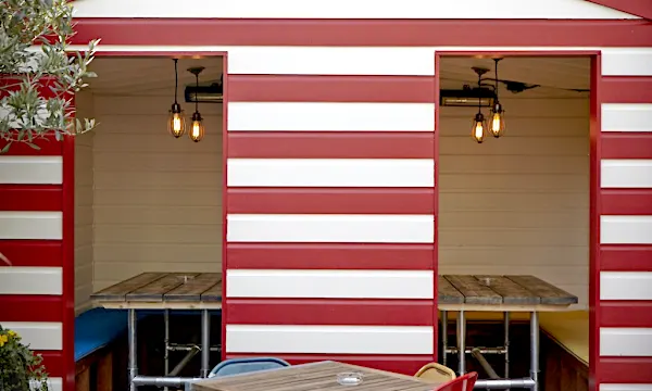 5 tips for creating a dreamy outdoor lounge space