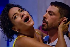 Antes de Bella Campos citar mau cheiro, Cauã Reymond admitiu que não usa desodorante Antes de Bella Campos citar mau cheiro, Cauã Reymond admitiu que não usa desodorante