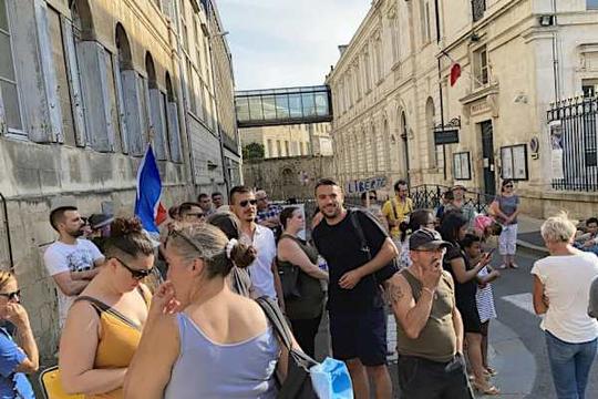 A T'on Le Droit De Conduire Pied Nu Fierté