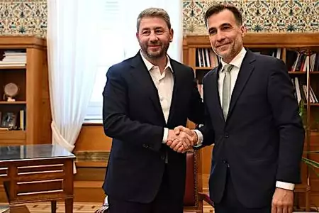 Και επίσημα στο ΠΑΣΟΚ ο Μιχάλης Χουρδάκης: «Ενώνουμε τις δυνάμεις μας για την πολιτική αλλαγή» Και επίσημα στο ΠΑΣΟΚ ο Μιχάλης Χουρδάκης: «Ενώνουμε τις δυνάμεις μας για την πολιτική αλλαγή»