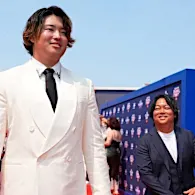 「頭下げろって…」村上宗隆が山本由伸との“遠距離あいさつ”内幕を紹介！バルガスに「先輩ですし」