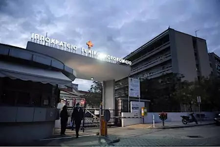 Θεσσαλονίκη: Μια ηλικιωμένη διασωληνωμένη στο Ιπποκράτειο από τη φωτιά σε διαμέρισμα στην Κάτω Τούμπα