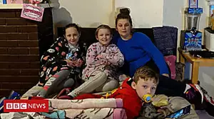 The family facing Christmas in one room