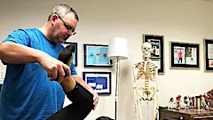 Chiropractors Μπερδεμένος: Απλή Stretch ανακουφίζει Χρόνια Πόνου στην πλάτη (ρολόι)