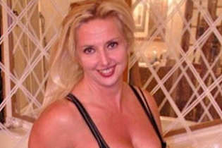 [Gallery] Mom Kicked Out Of Water Park For Her Bikini