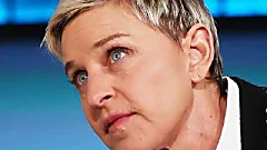 [Pics] Ellen Left The Stage Abruptly To Confront Her Assistant When She Saw This