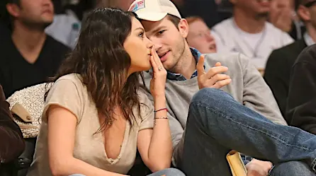 Ashton Kutcher y Mila Kunis solo bañan a sus hijos cuando se dan cuenta de una cosa