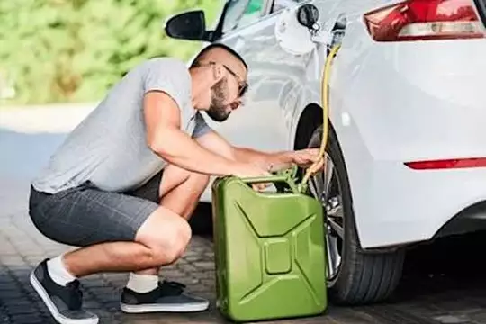 Flambée des prix du carburant : la découverte de cet ingénieur se répand parmi les automobilistes