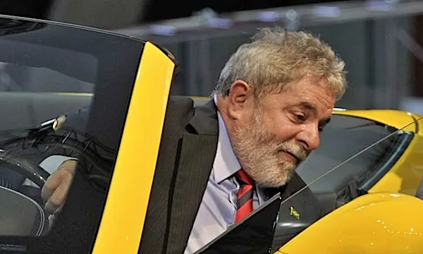 [Fotos] Aos 75 anos, esse é o carro que Lula da Silva dirige