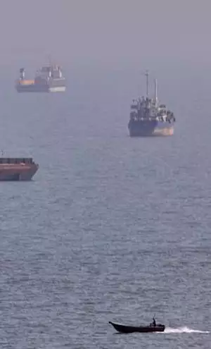 Μέση Ανατολή ζωντανά: Ο αμερικανικός στρατός επιτέθηκε σε πλοίο που παραβίαζε τον αποκλεισμό των ιρανικών λιμένων