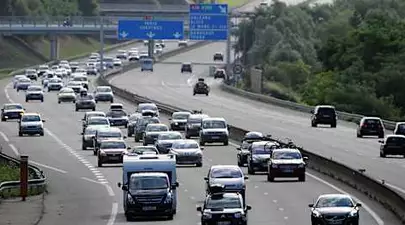 Un grave accident de car dans la Sarthe fait quatre morts et plus de 40 blessés