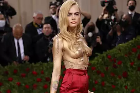 [Gallery] She Had The Guts To Wear This Dress At The Met Gala Red Carpet
