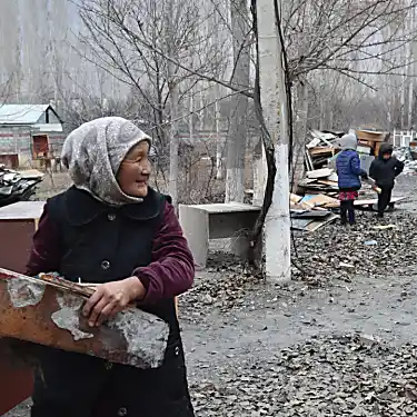 Τα κιργιζικά χωριά αγωνίζονται να ανοικοδομηθούν μετά από μάχες