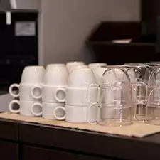 ファミレスのドリンクバーを「絶対に注文しない」人たちの言い分 ファミレスのドリンクバーを「絶対に注文しない」人たちの言い分