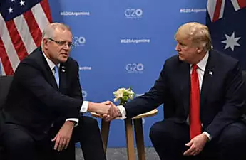 Η Αυστραλία προειδοποιεί για «παράπλευρες ζημιές» από τον εμπορικό πόλεμο Trump-Xi