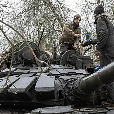 Η Ρωσία βάζει «ολοένα και περισσότερες δυνάμεις» στη μάχη του Ντονμπάς, λέει ο Ζελένσκι