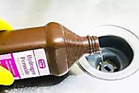 [Gallery] Pour Hydrogen Peroxide Down Your Drain At Night, Here's Why