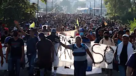 Caravana con cientos de migrantes avanza rumbo a la Ciudad de México