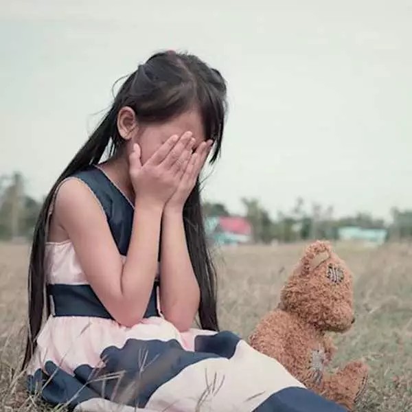 歯磨きも入浴もせず、毎日同じ服を着て小学校に通う子どもがいます、日本の貧困問題を無料で支援！