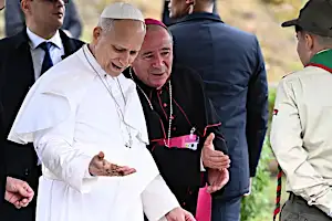 Pope dismayed after shaking hands with boy and getting covered in muck