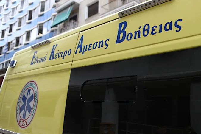 Τροχαίο ατύχημα με ανατροπή οχήματος στον Πειραιά - Απεγκλωβίστηκε ο οδηγός Τροχαίο ατύχημα με ανατροπή οχήματος στον Πειραιά - Απεγκλωβίστηκε ο οδηγός
