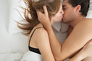 半数の男性が熱望!彼女に「●●で寝て欲しい」1位は…豪調査 | 美的.com 半数の男性が熱望!彼女に「●●で寝て欲しい」1位は…豪調査 | 美的.com