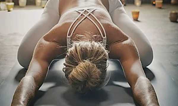 Chiropractors Baffled: Simple Stretch Relieves Years of Back Pain (Watch) Chiropractors Baffled: Simple Stretch Relieves Years of Back Pain (Watch)