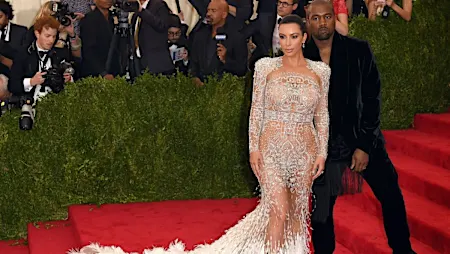 [pics]Her Dress Dropped Jaws On The Red Carpet, People Couldn’t Stop Staring!