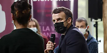 Οι περιορισμοί Covid-19 για να παραμείνουν σε ισχύ, ο Macron προειδοποιεί τους μαθητές που διαμαρτύρονται
