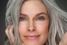 Mulher de 53 anos quase é presa por aparentar ter 21