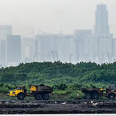 Η Σιγκαπούρη αγωνίζεται για να σώσει τα «Σκουπίδια της Εδέμ»
