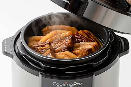 本格的な煮込み料理がボタンを押すだけでおいしく完成