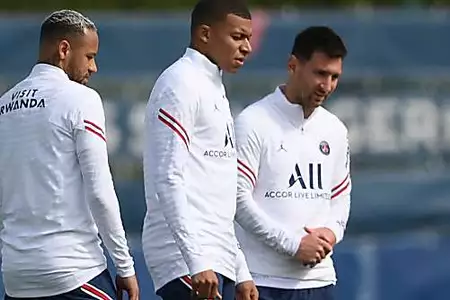 Messi named in PSG squad for first time, ready to team up with Neymar and Mbappé