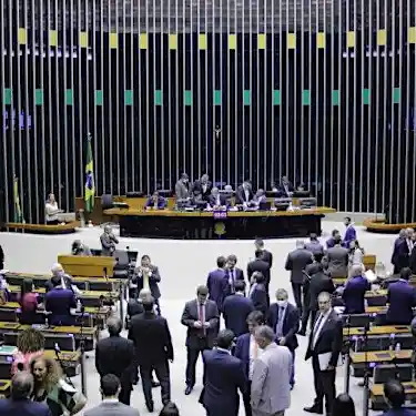 Câmara pode votar nesta quarta-feira MP que cria benefício extra para o Auxílio Brasil