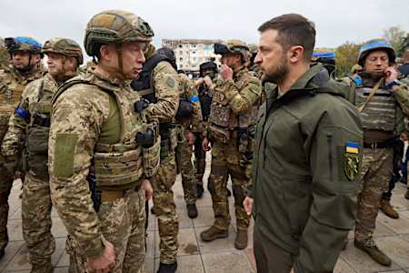 Zelenski visita la estratégica Izium y afirma que su Ejército recuperó 8.000 km2 en un mes
