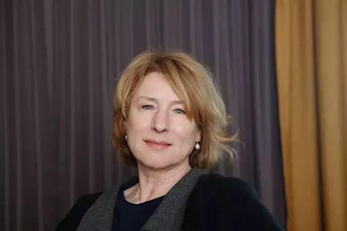 Corinna Harfouch: Wir schießen aus unseren Panzern auf alle, die nicht in unserem Lager sind