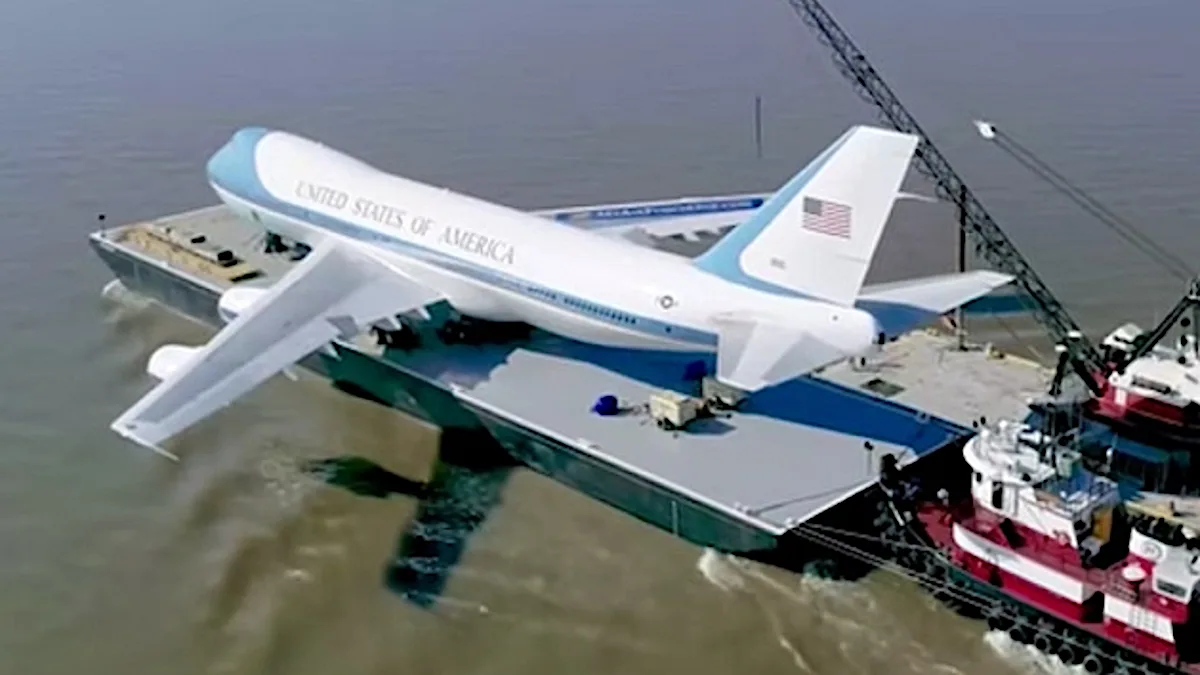 [Fotos] La cuidadosa razón por la que el Air Force One debe pintarse de azul