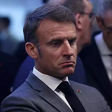 Ο Μακρόν δέχεται πυρά για σχόλια για «εμφύλιο πόλεμο» ενόψει των γαλλικών βουλευτικών εκλογών