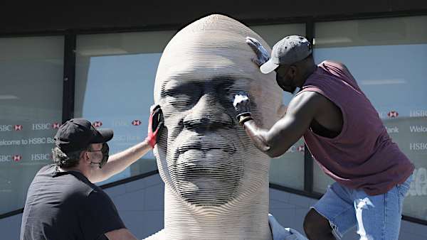 George Floyd statue in Brooklyn defaced with white nationalist graffiti: cops George Floyd statue in Brooklyn defaced with white nationalist graffiti: cops