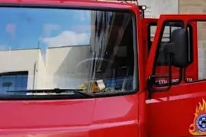 Τροχαίο δυστύχημα: Πυροσβεστικό όχημα συγκρούστηκε με αυτοκίνητο στην Κερατέα - Νεκρή μια 61χρονη