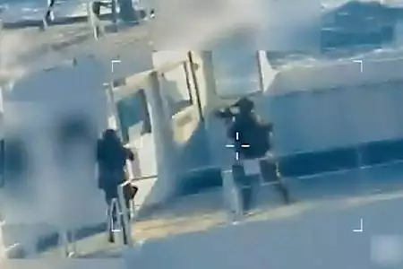 Αμερικανοί κομάντος επιτίθενται σε πλοίο με προορισμό το Ιράν-Kατασχέθηκαν και καταστράφηκαν φορτία «σχετιζόμενα με στρατιωτικές υποθέσεις»